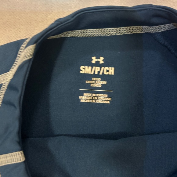 long sleeve under armor workout top - Picture 2 of 2